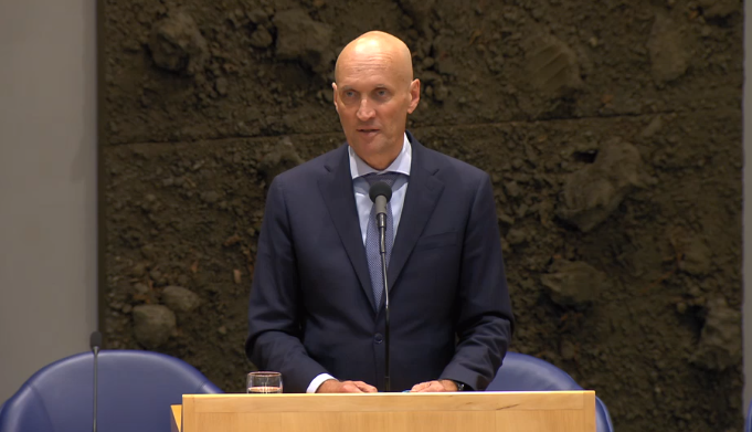 Minister Ernst Kuipers tijdens Wegiz-debat